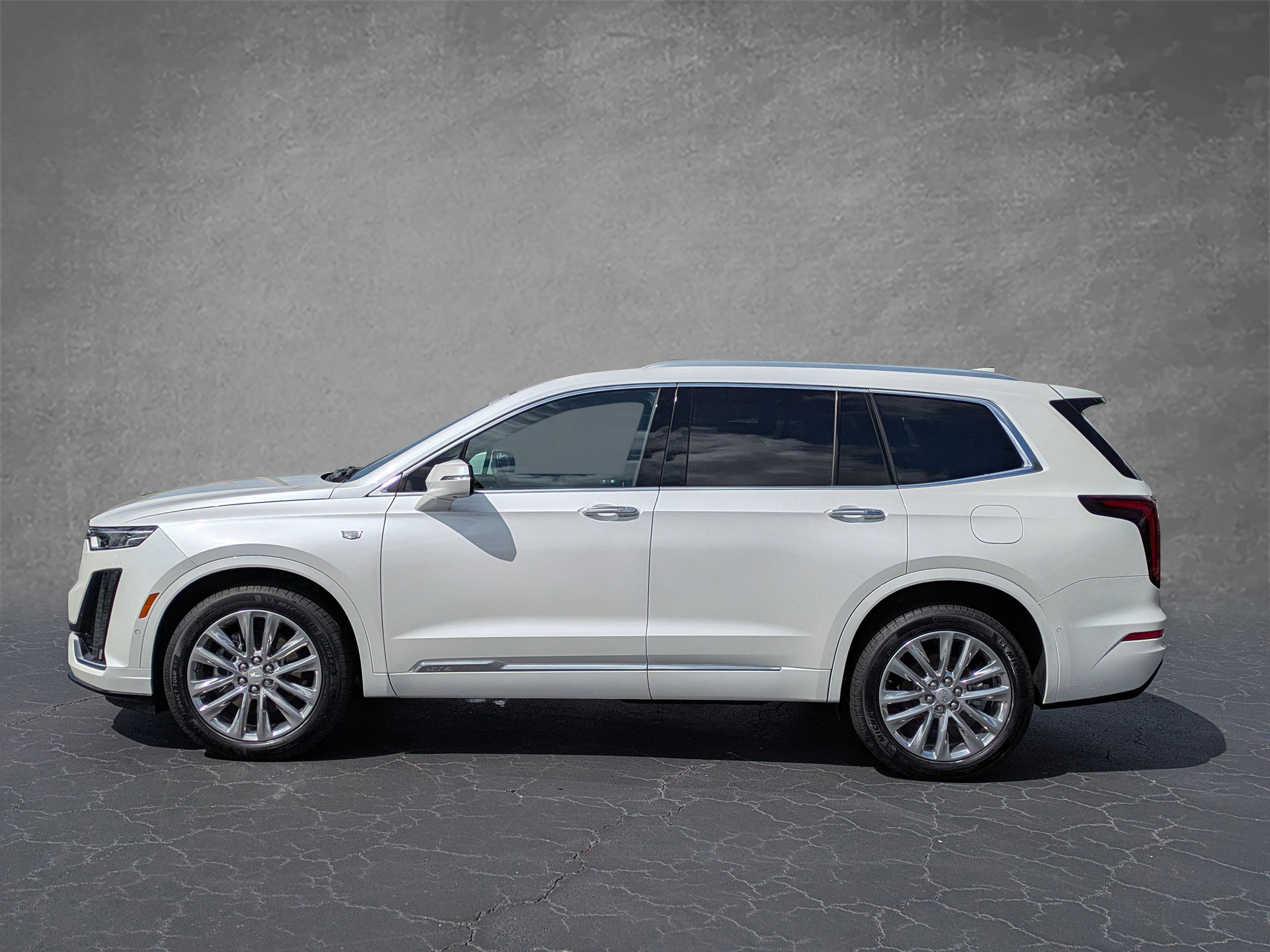 Certified 2023 Cadillac XT6 Premium Luxury w/ Technology Package AWD/4WD image 3