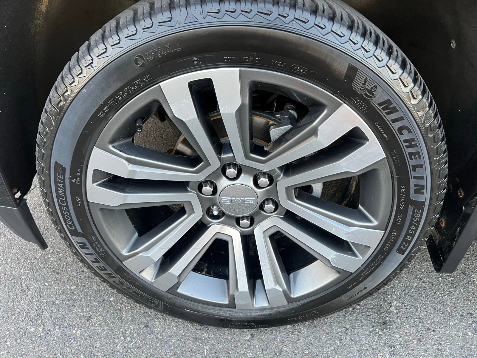 Used 2019 GMC Yukon XL Denali image 4