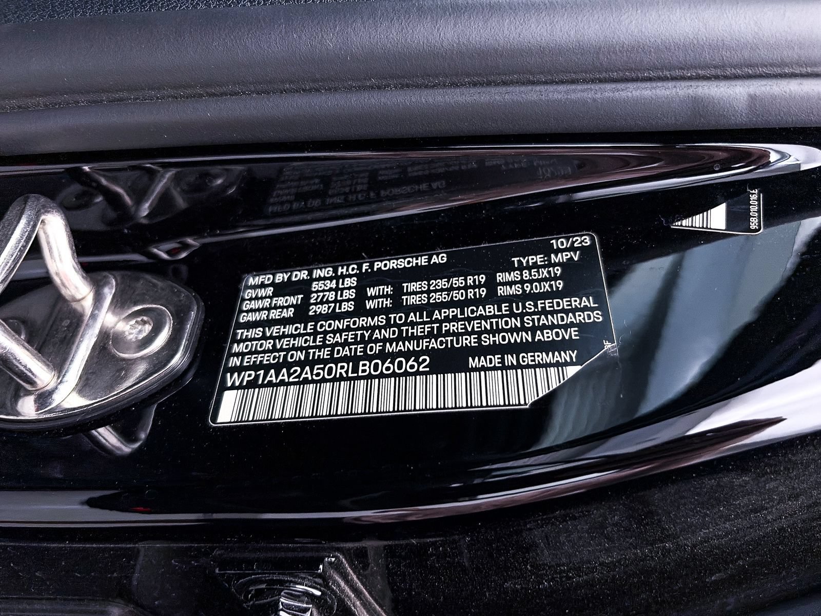 Used 2024 Porsche Macan w/ Premium Plus Package AWD/4WD image 41