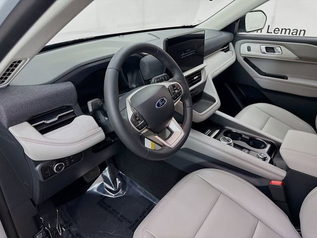 Used 2025 Ford Explorer Active w/ Active Comfort Package image 9