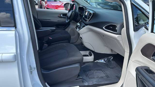 Used 2024 Chrysler Voyager LX FWD image 12