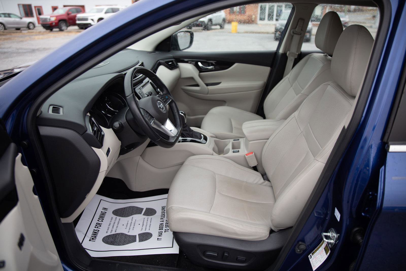 Used 2021 Nissan Rogue Sport SL w/ Premium Package image 21