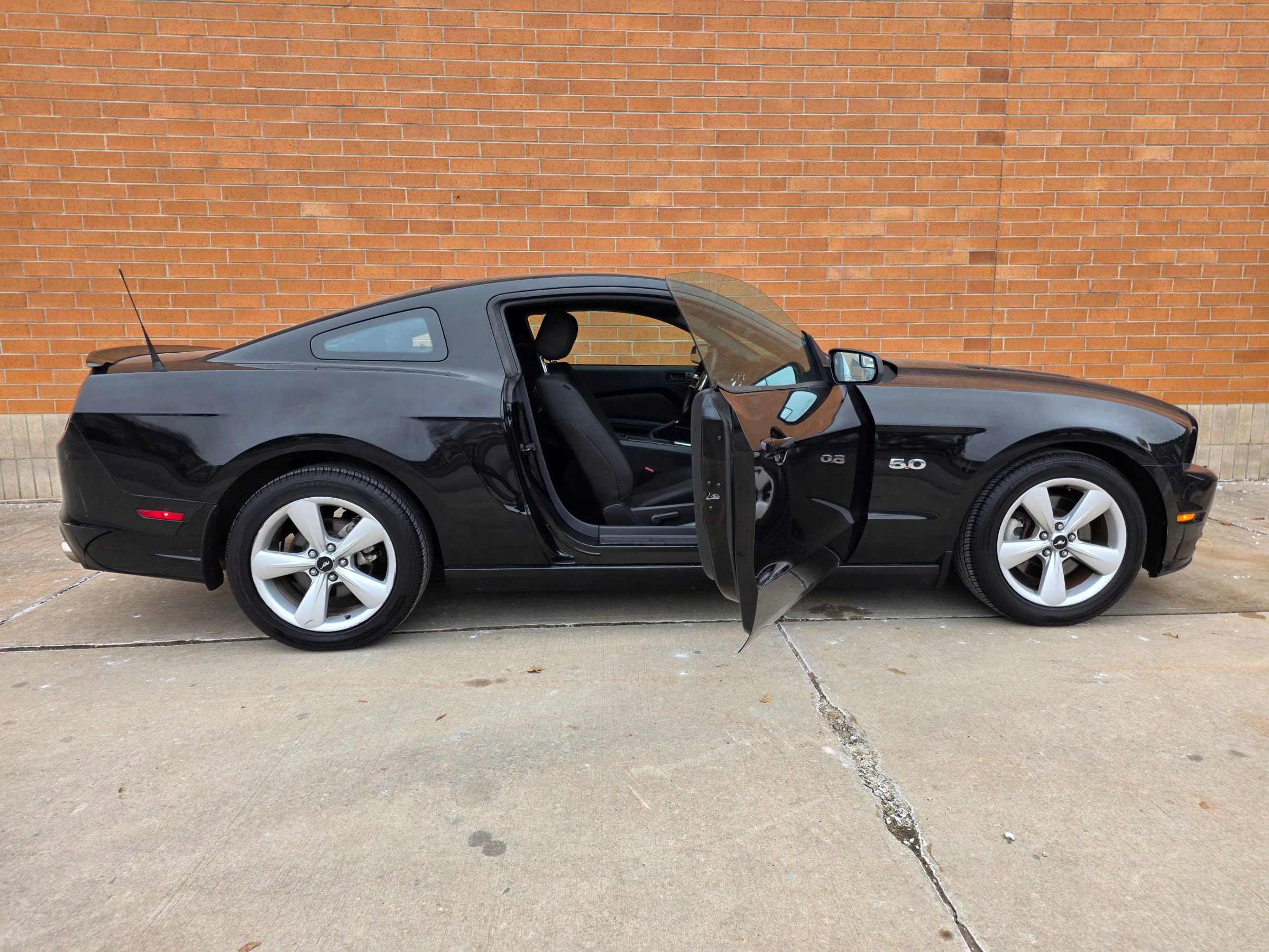 Used 2014 Ford Mustang GT RWD image 12