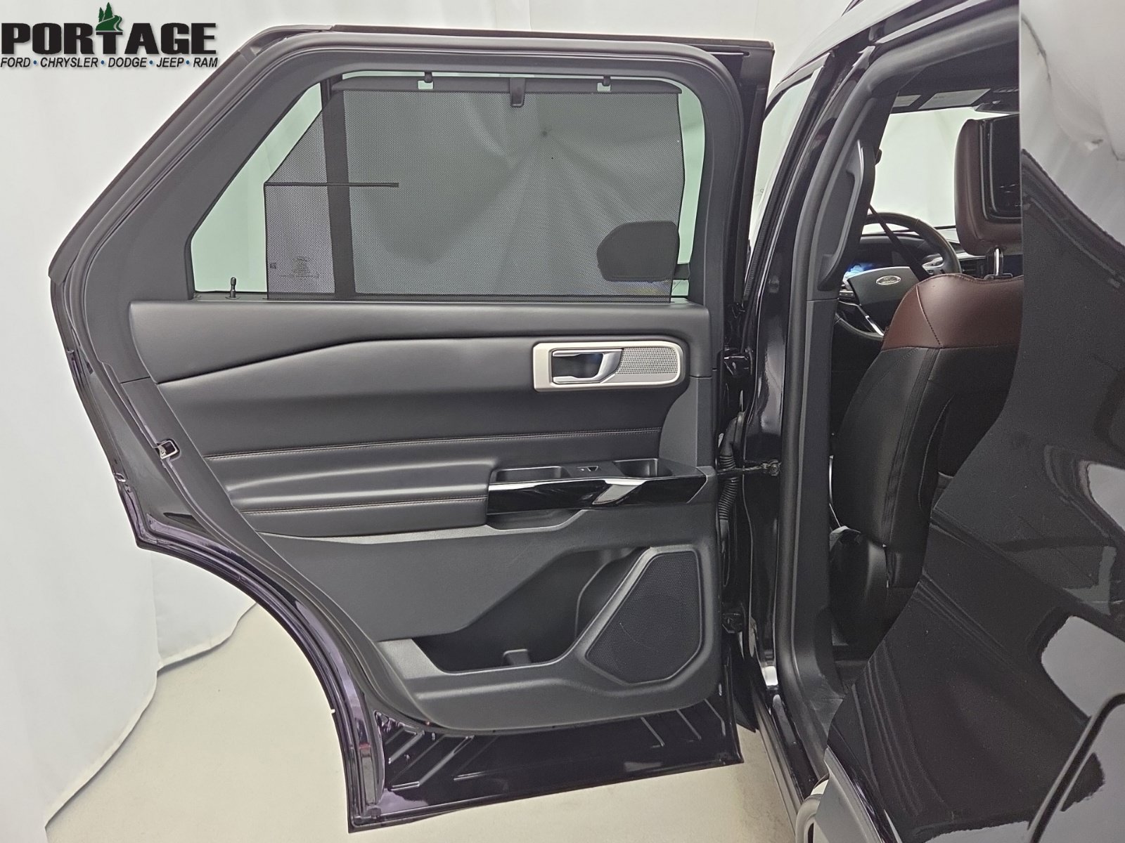 Used 2022 Ford Explorer Platinum w/ Class IV Trailer Tow Package AWD/4WD image 32