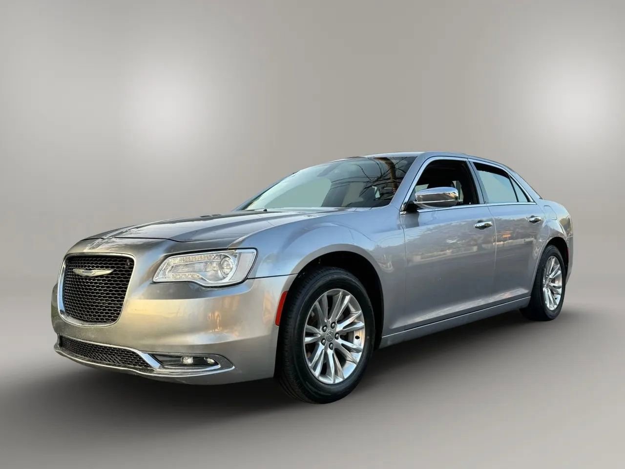 Used 2017 Chrysler 300 C RWD image 6