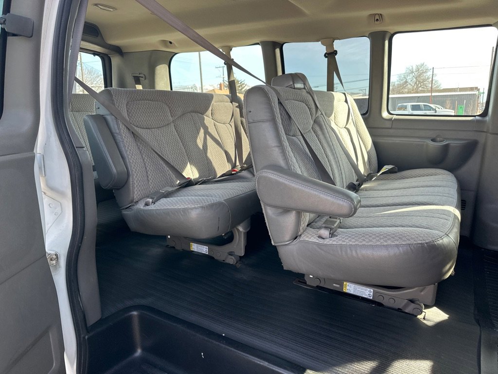 Used 2004 Chevrolet Express 2500 image 7