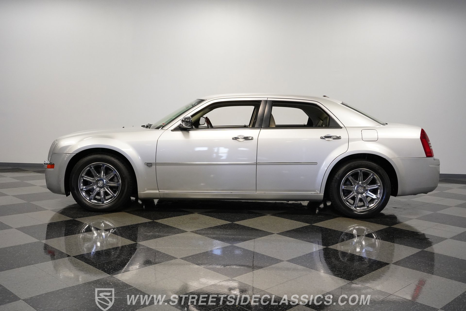 Used 2005 Chrysler 300 C w/ Navigation & Sound Group II image 2