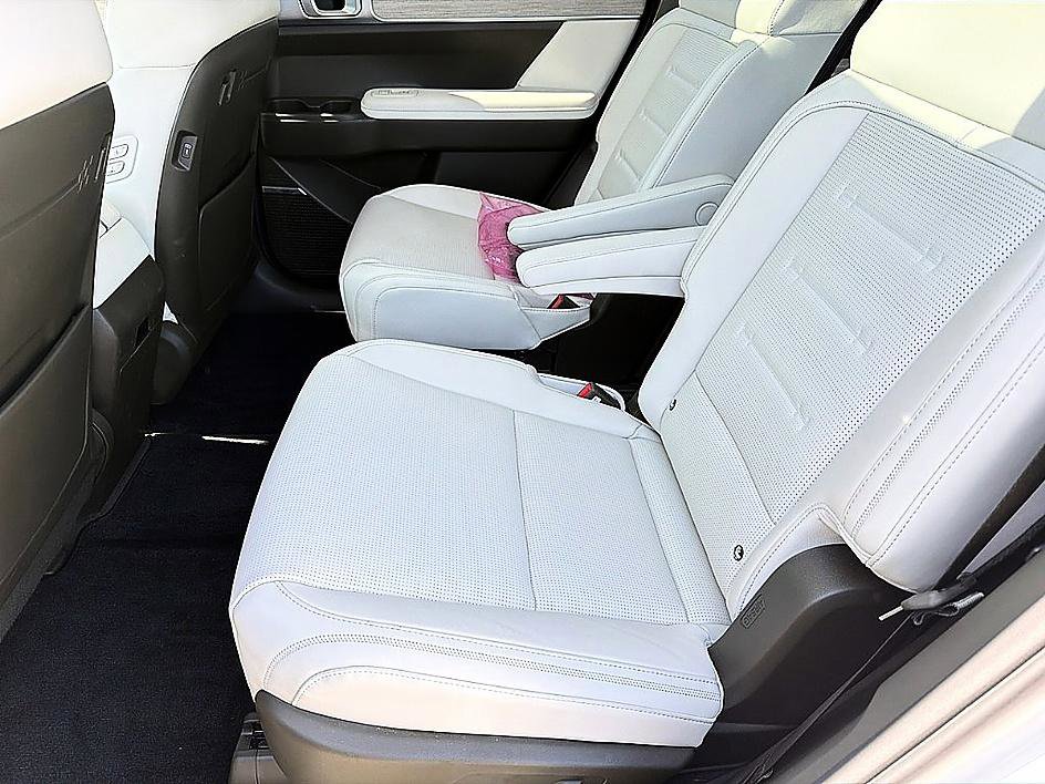 Used 2025 Hyundai Santa Fe Calligraphy AWD/4WD image 7