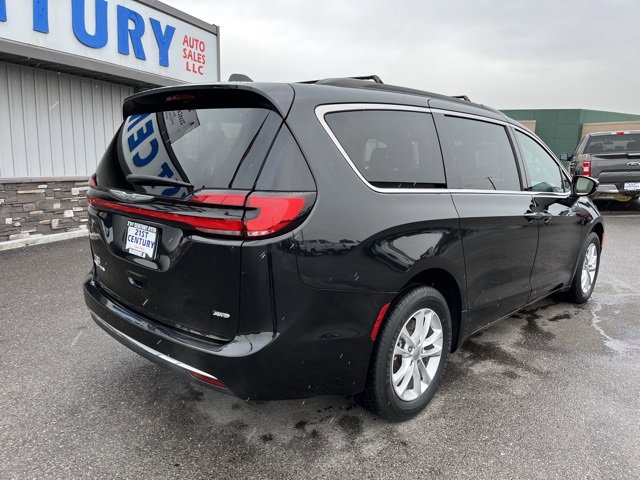 Used 2022 Chrysler Pacifica Touring image 11