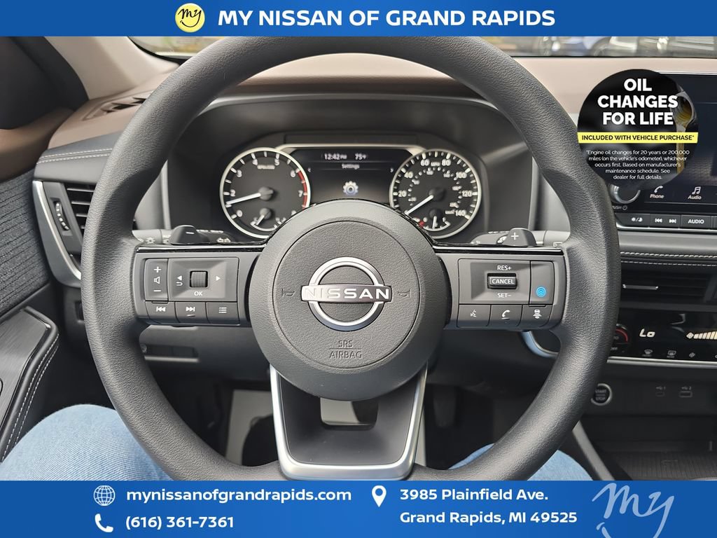 Used 2023 Nissan Rogue SV AWD/4WD image 15
