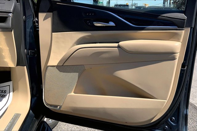 Used 2021 Cadillac Escalade Premium Luxury AWD/4WD image 23