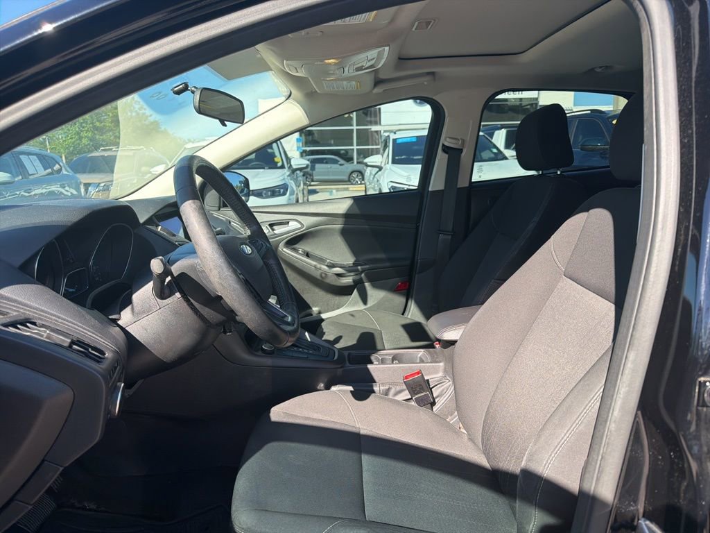 Used 2017 Ford Focus SEL w/ Cold Weather Package image 2