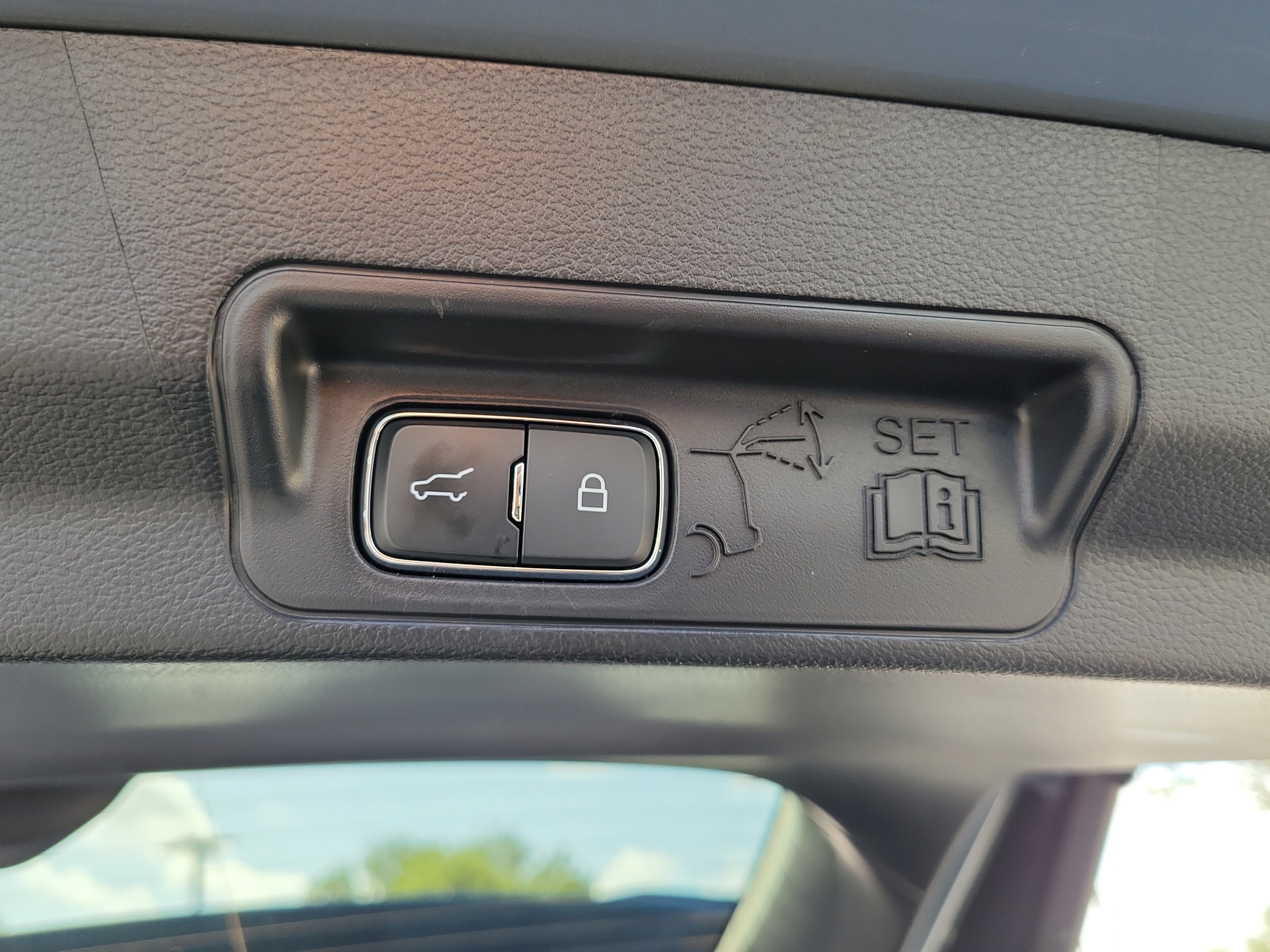 Used 2025 Ford Explorer ST-Line w/ Premium Package RWD image 9