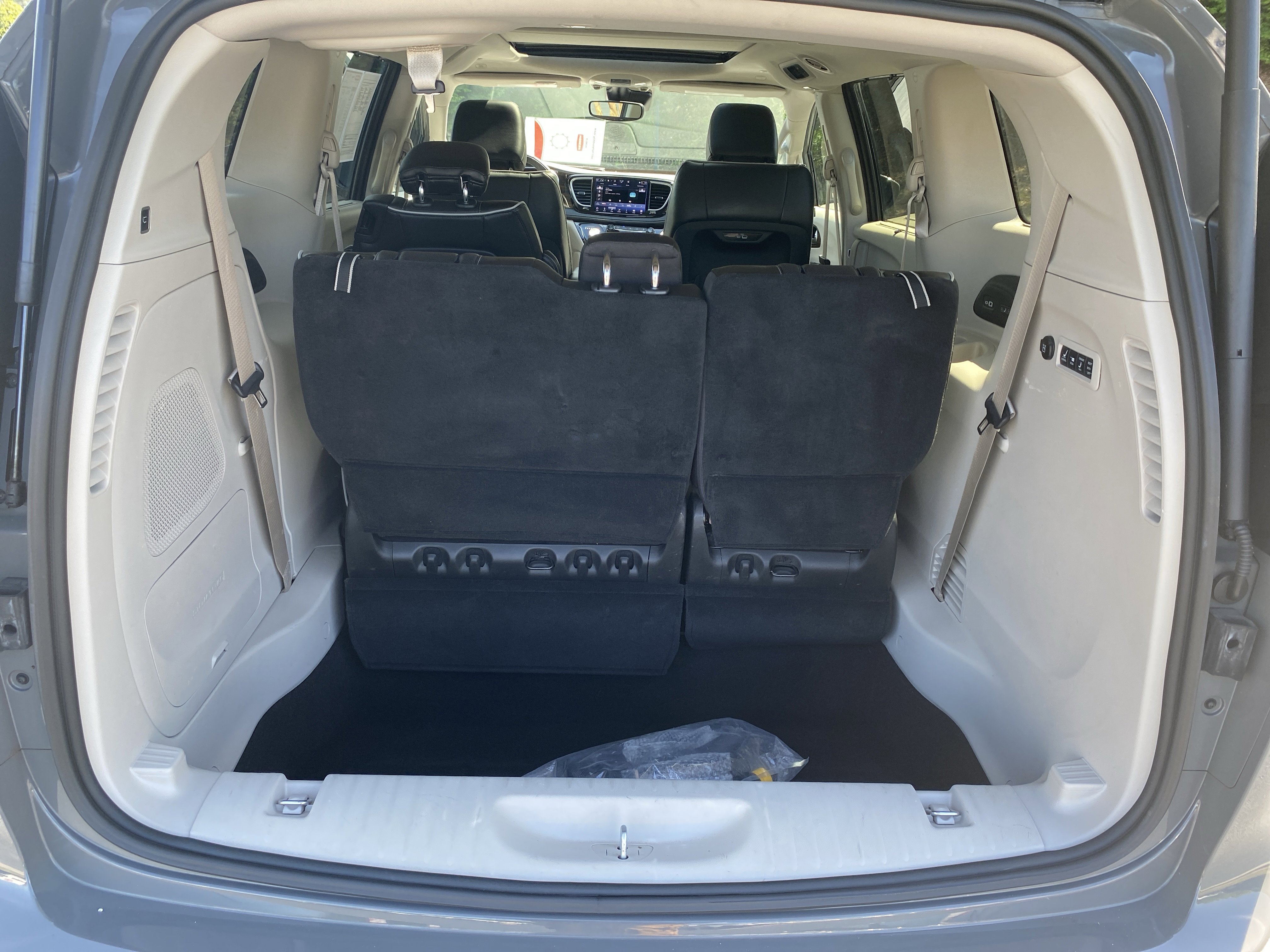 Used 2022 Chrysler Pacifica Limited image 24