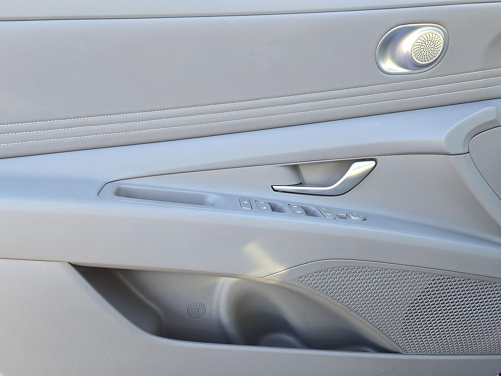 Used 2025 Hyundai Elantra Sport image 15