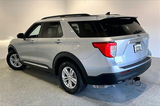 Used 2021 Ford Explorer XLT image 4
