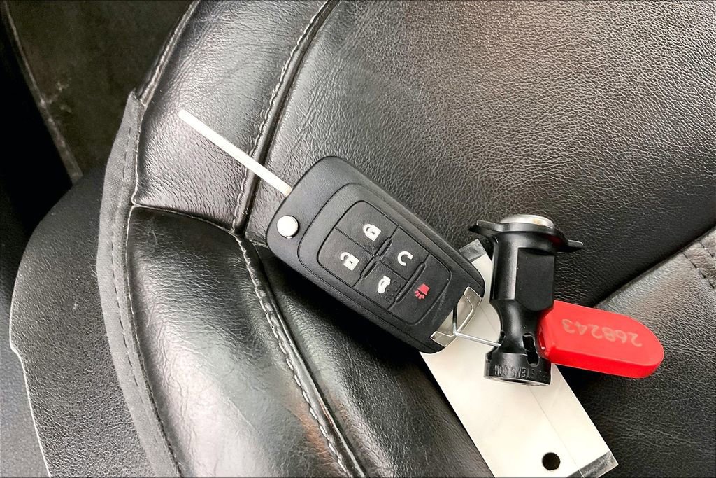 Used 2017 Buick Regal Sport Touring image 9