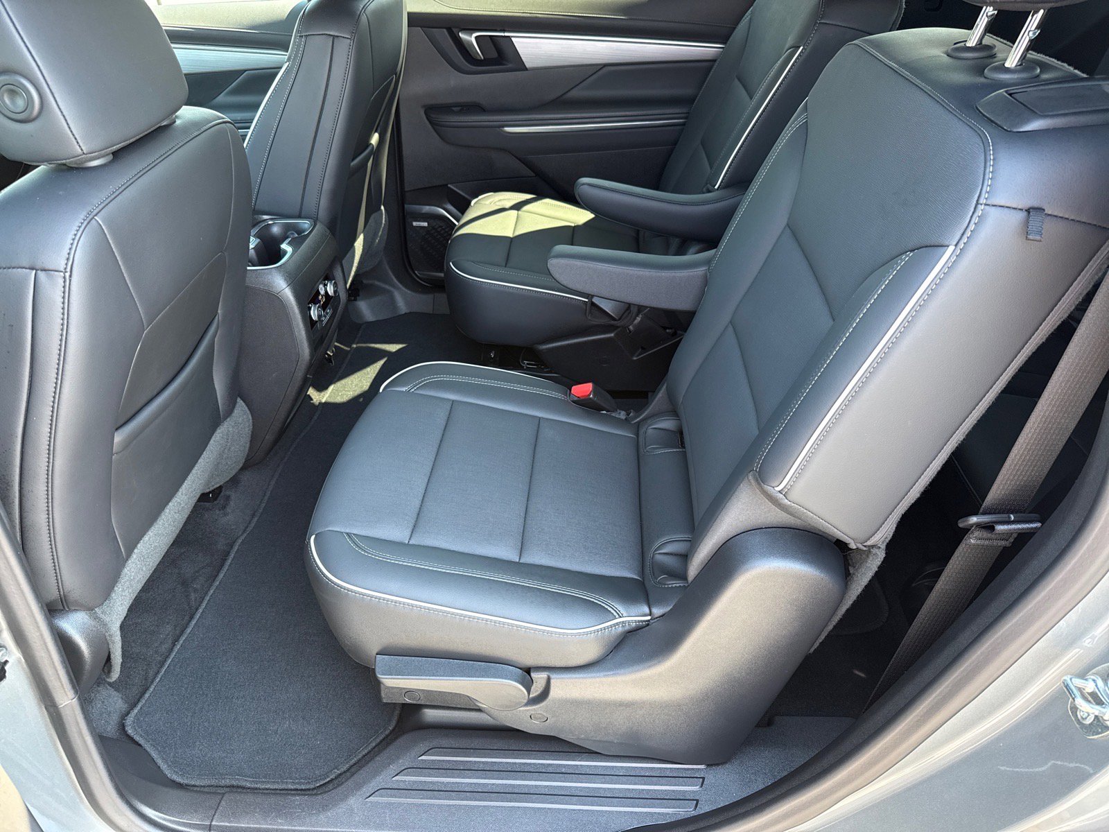 Used 2025 Buick Enclave Preferred image 11