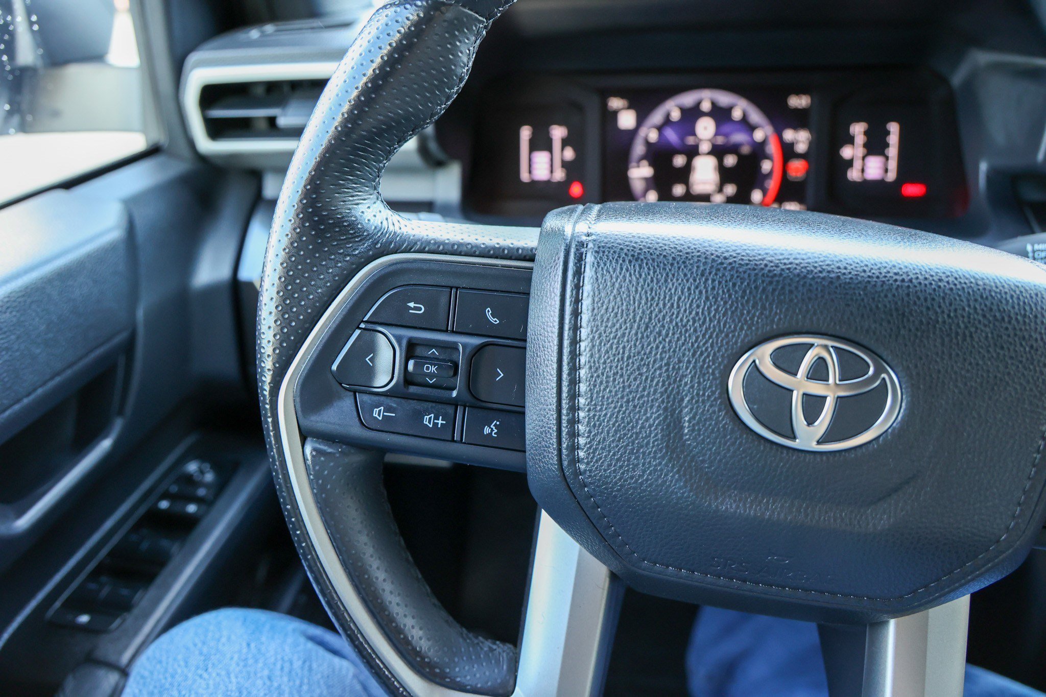 Certified 2025 Toyota 4Runner SR5 AWD/4WD image 18