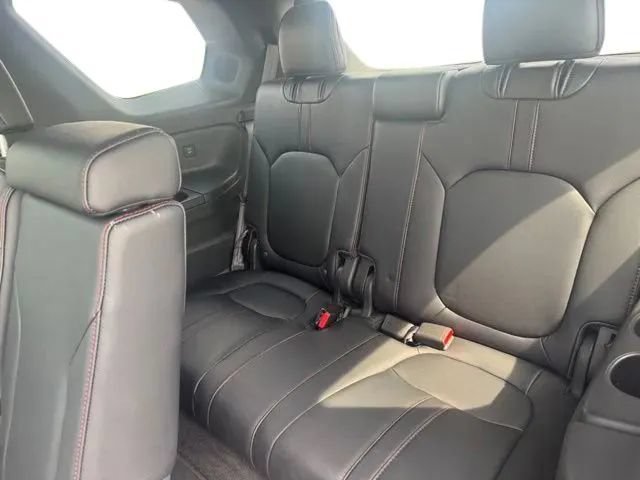 Used 2025 Honda Pilot Black Edition image 19