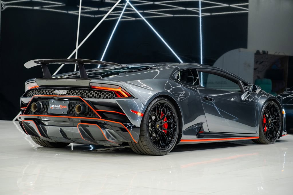 Used 2021 Lamborghini Huracan EVO image 16