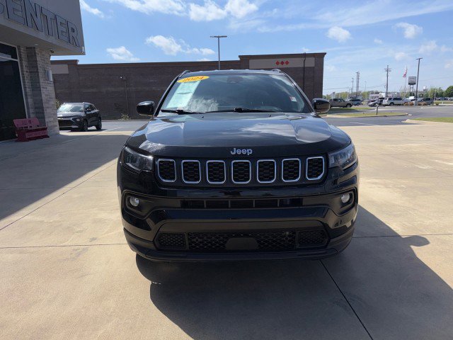 Used 2024 Jeep Compass Latitude AWD/4WD image 8