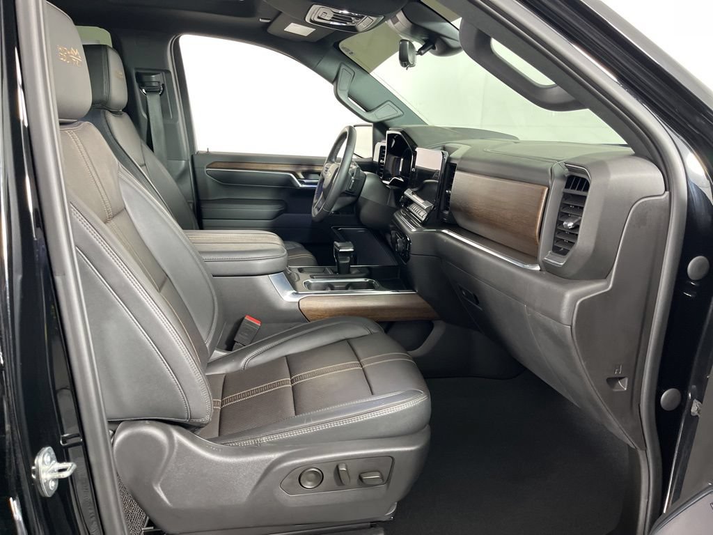 Certified 2023 Chevrolet Silverado 1500 High Country w/ Technology Package AWD/4WD image 7