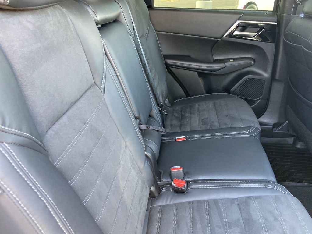 Used 2023 Mitsubishi Outlander SE AWD/4WD image 24