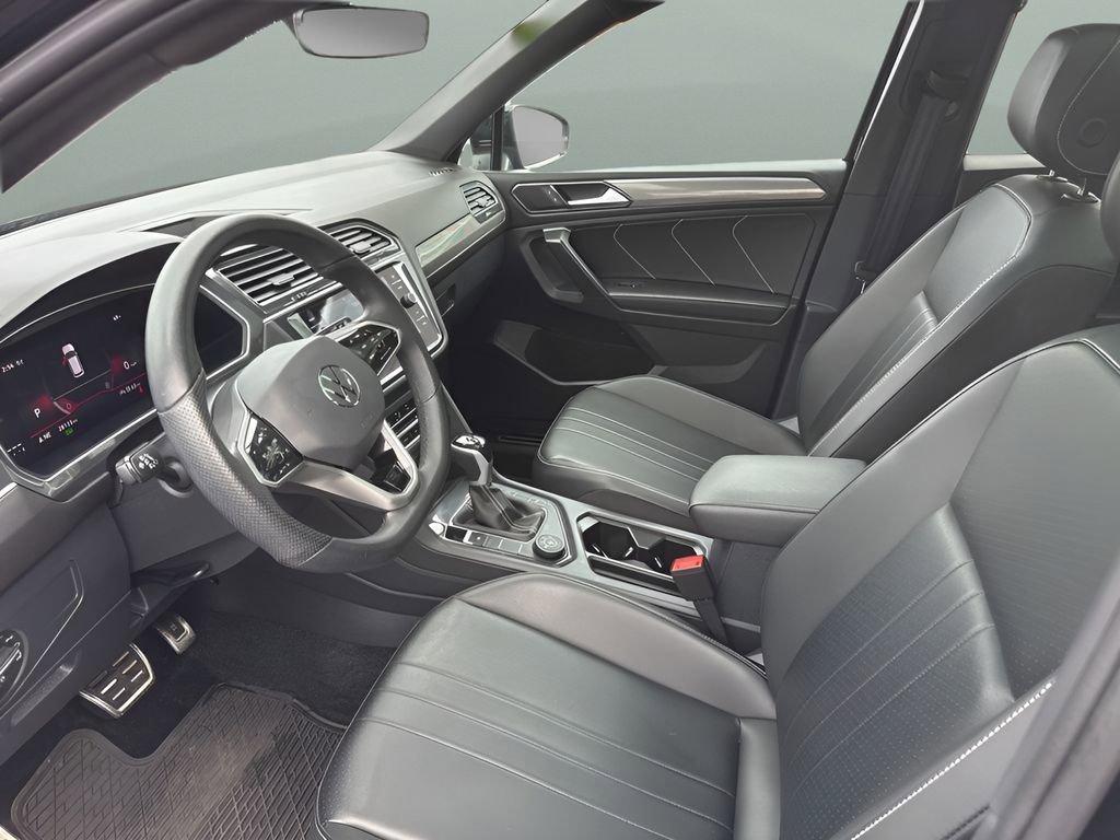 Used 2024 Volkswagen Tiguan SE R-Line AWD/4WD image 9