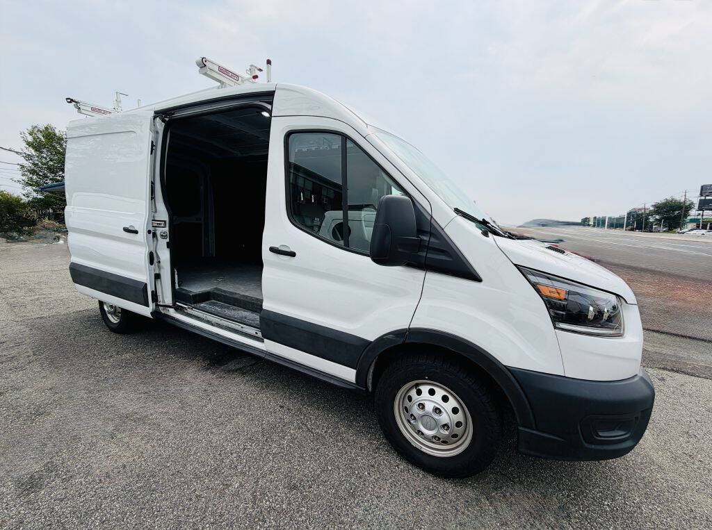 Used 2023 Ford Transit 250 Medium Roof AWD w/ Load Area Protection Package image 4