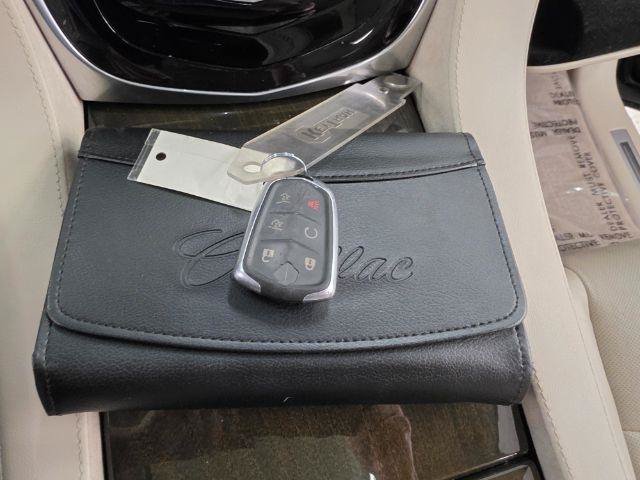 Used 2020 Cadillac Escalade Luxury AWD/4WD image 32