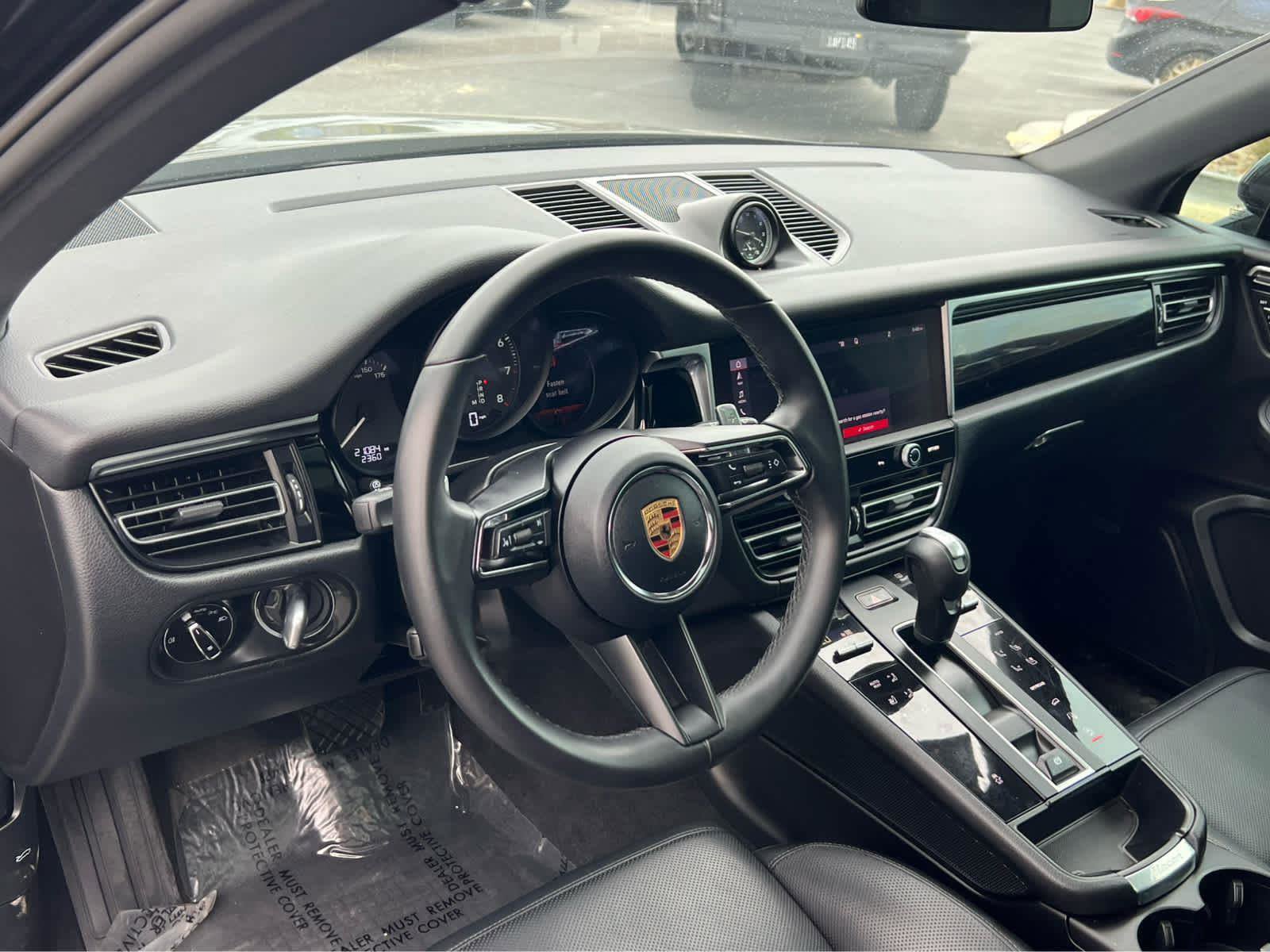 Used 2024 Porsche Macan AWD/4WD image 29