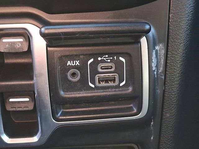 Used 2018 Jeep Wrangler Unlimited Sahara image 25