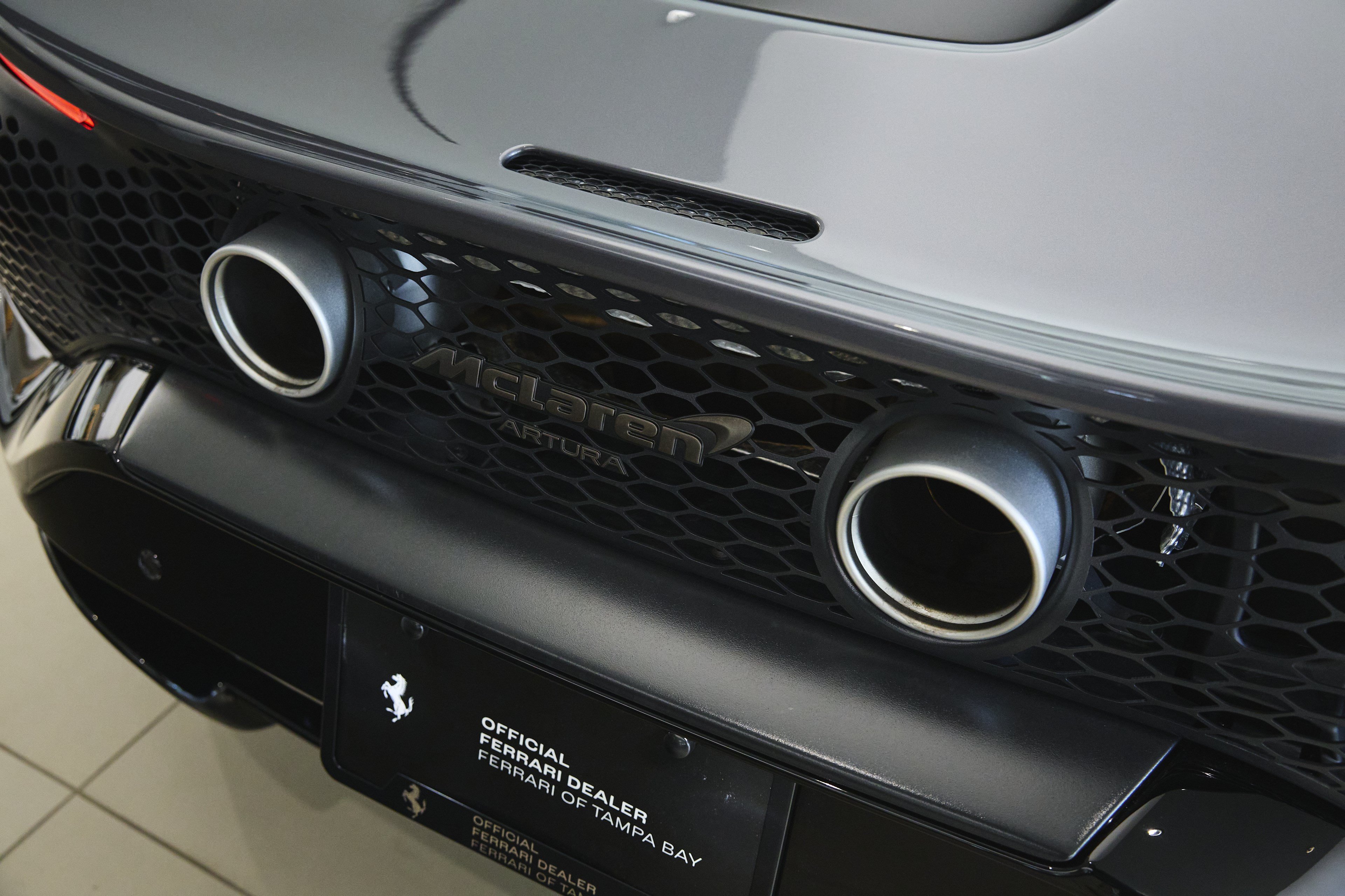 Used 2025 McLaren Artura Spider RWD image 25