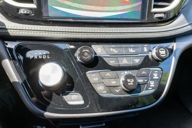 New 2027 Chrysler Pacifica Select FWD image 23