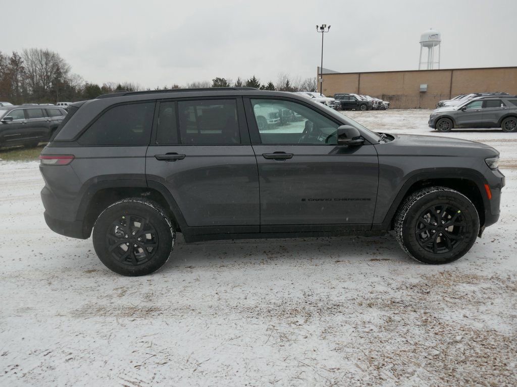 New 2025 Jeep Grand Cherokee Altitude image 3