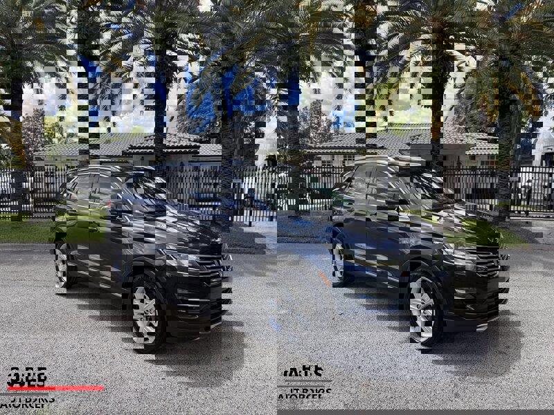 Used 2017 Lincoln MKC Premiere image 3