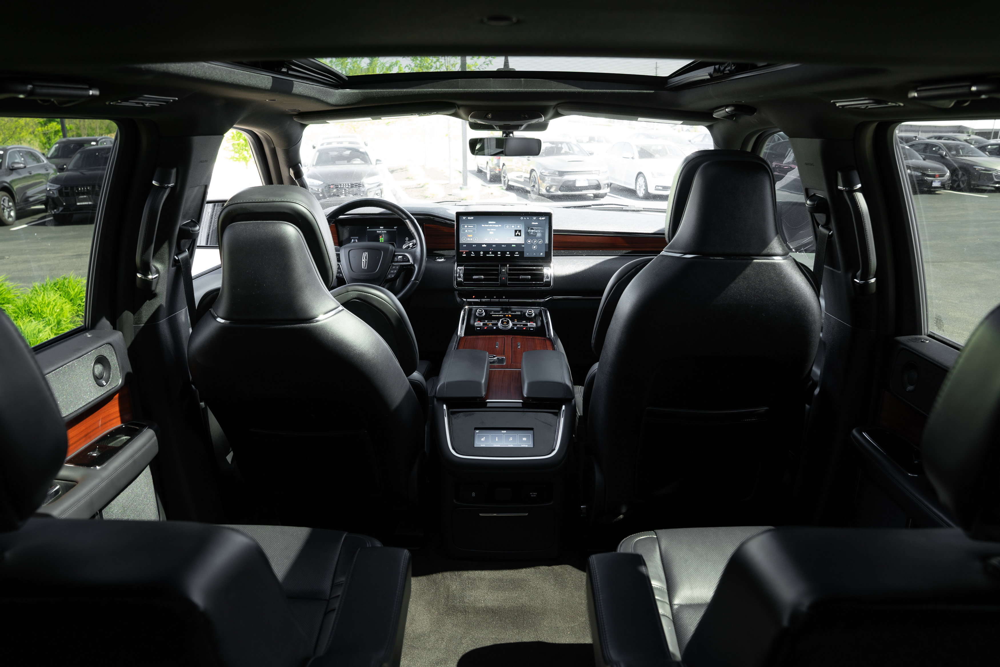 Used 2024 Lincoln Navigator Reserve w/ Monochromatic Package AWD/4WD image 26