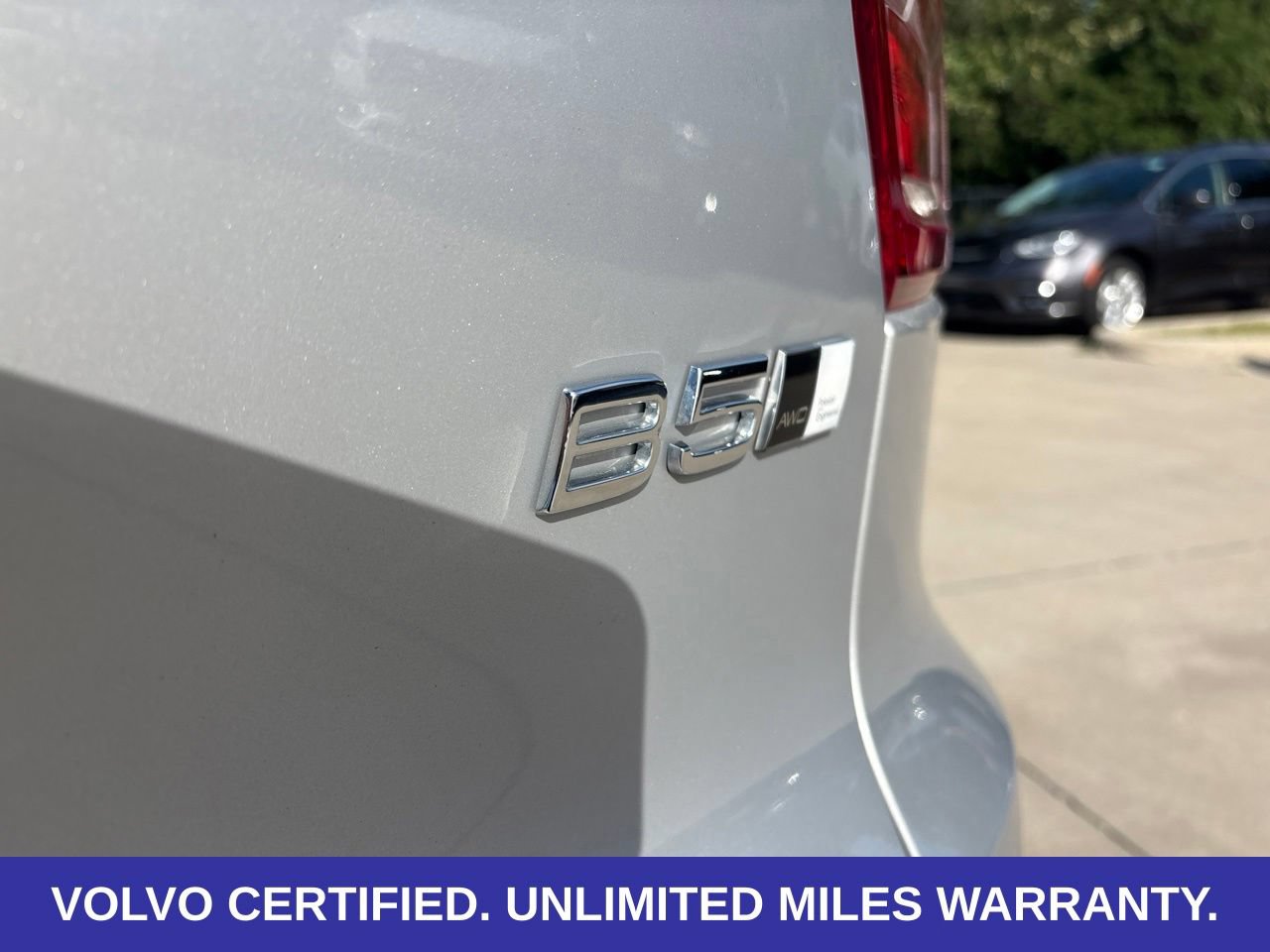 Certified 2023 Volvo XC40 B5 Plus w/ Protection Package Premier AWD/4WD image 9