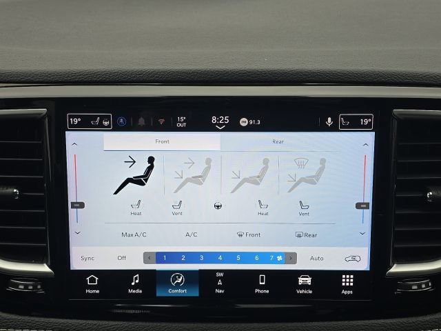 Used 2024 Chrysler Pacifica Limited image 36