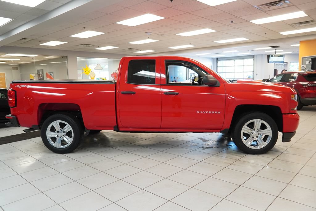 Used 2017 Chevrolet Silverado 1500 Custom w/ Custom Convenience Package AWD/4WD image 12
