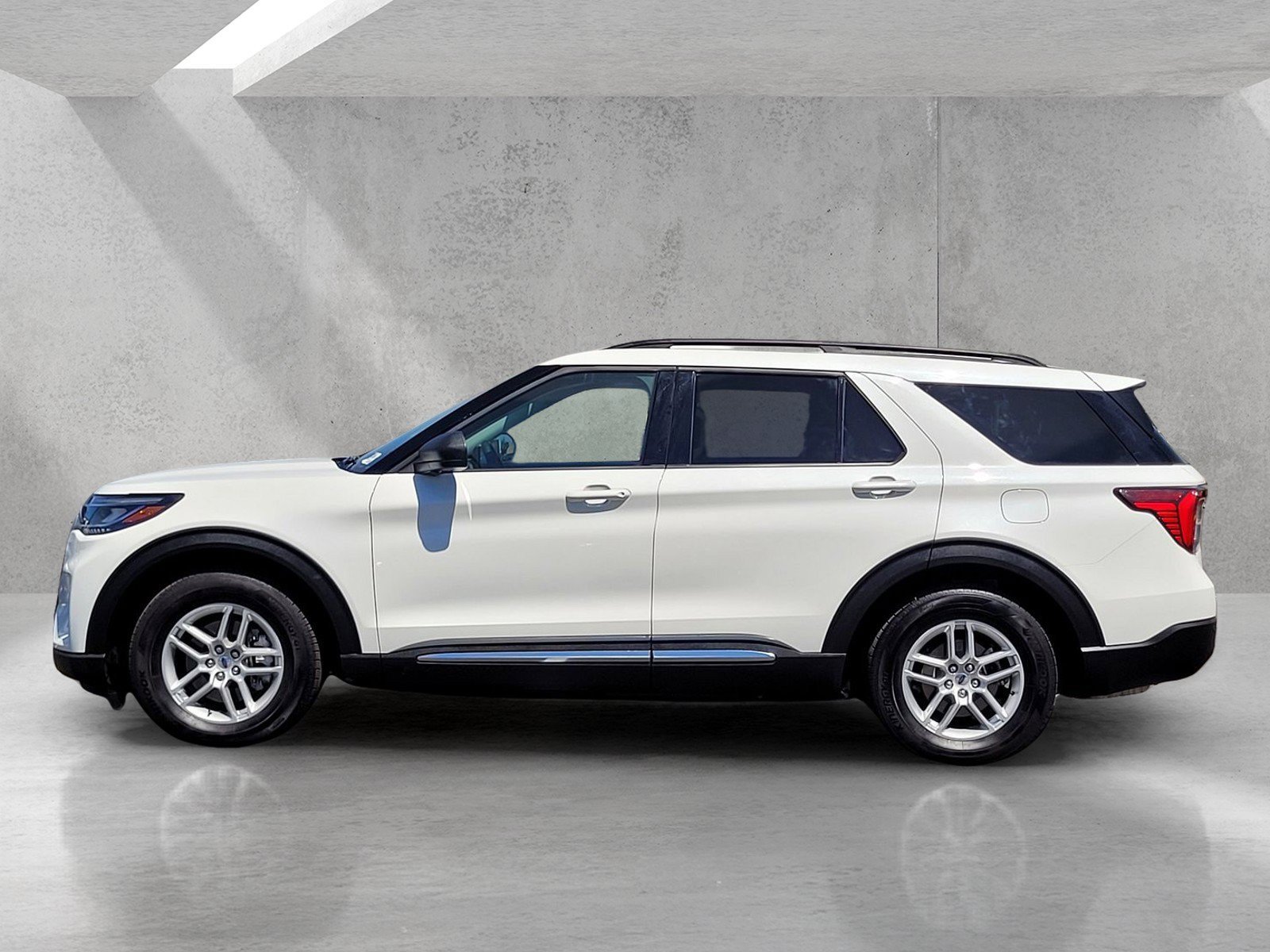 Used 2025 Ford Explorer Active RWD image 8