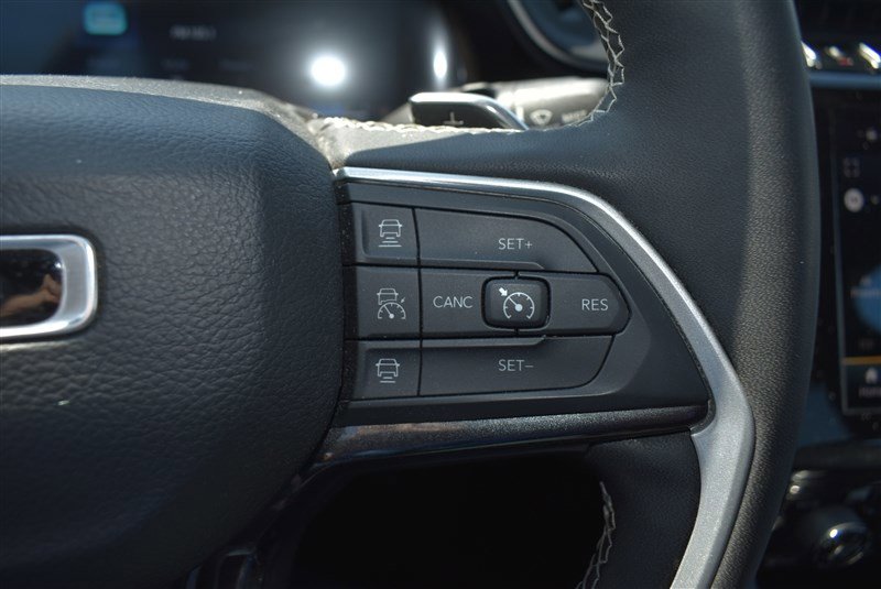 Used 2023 Jeep Grand Cherokee L Laredo AWD/4WD image 14
