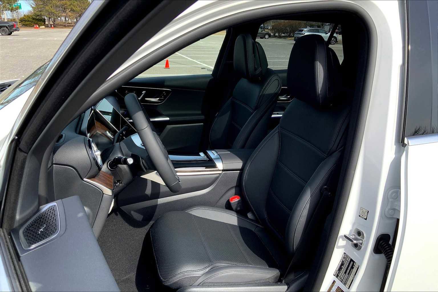 Used 2025 Mercedes-Benz GLC 350e 4MATIC image 12