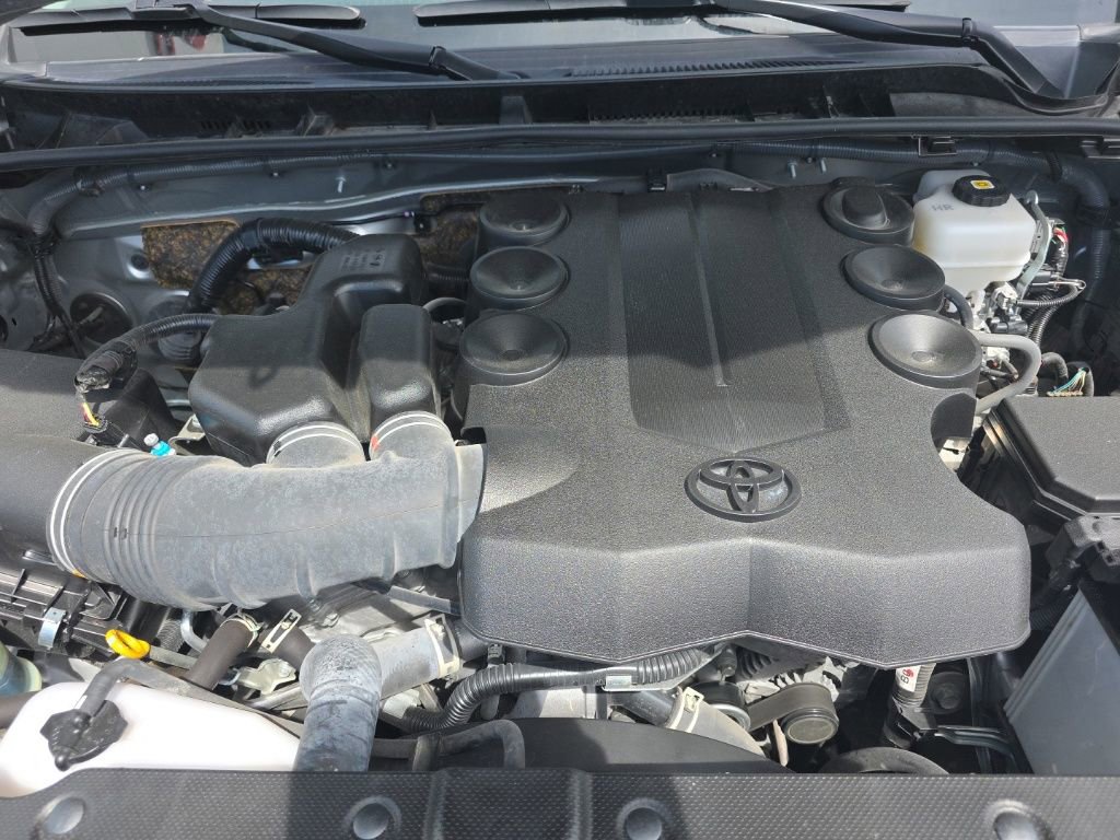 Used 2024 Toyota 4Runner SR5 AWD/4WD image 32