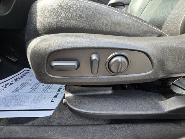 Used 2024 GMC Terrain SLT image 17