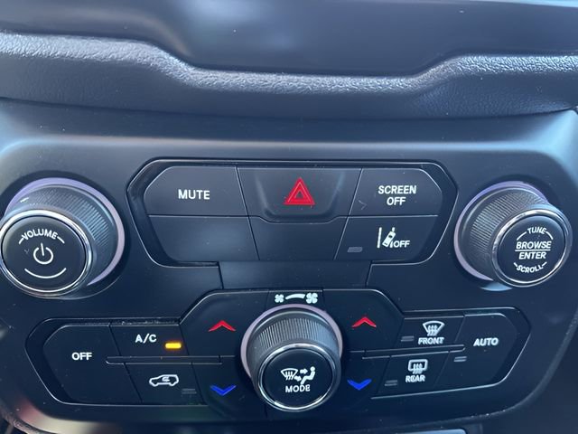 Used 2023 Jeep Renegade Latitude AWD/4WD image 24