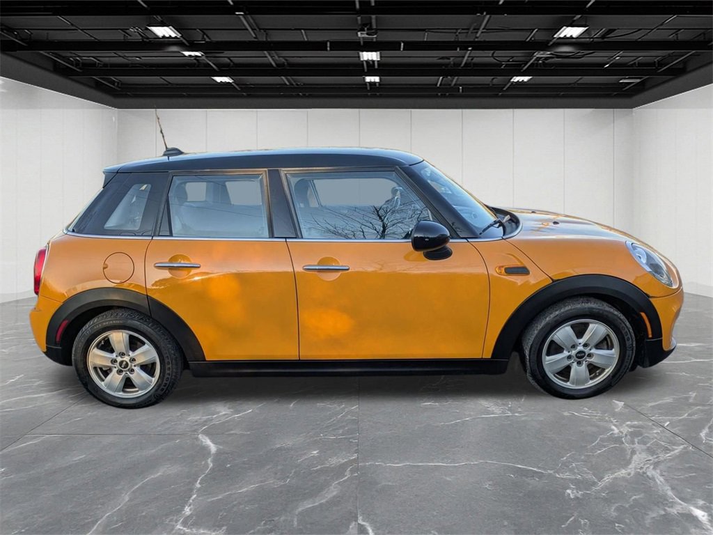 Used 2017 MINI Cooper 4-Door Hardtop image 6