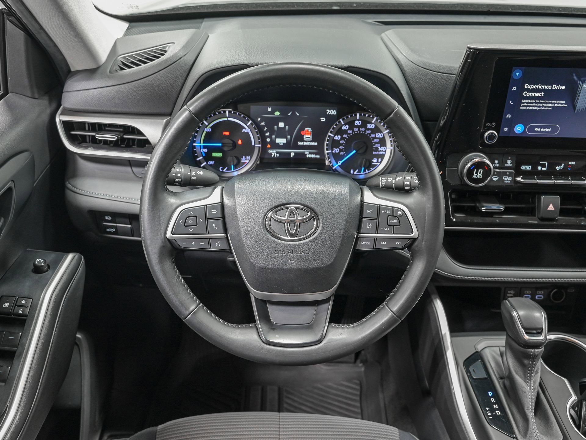 Used 2023 Toyota Highlander LE AWD/4WD image 17