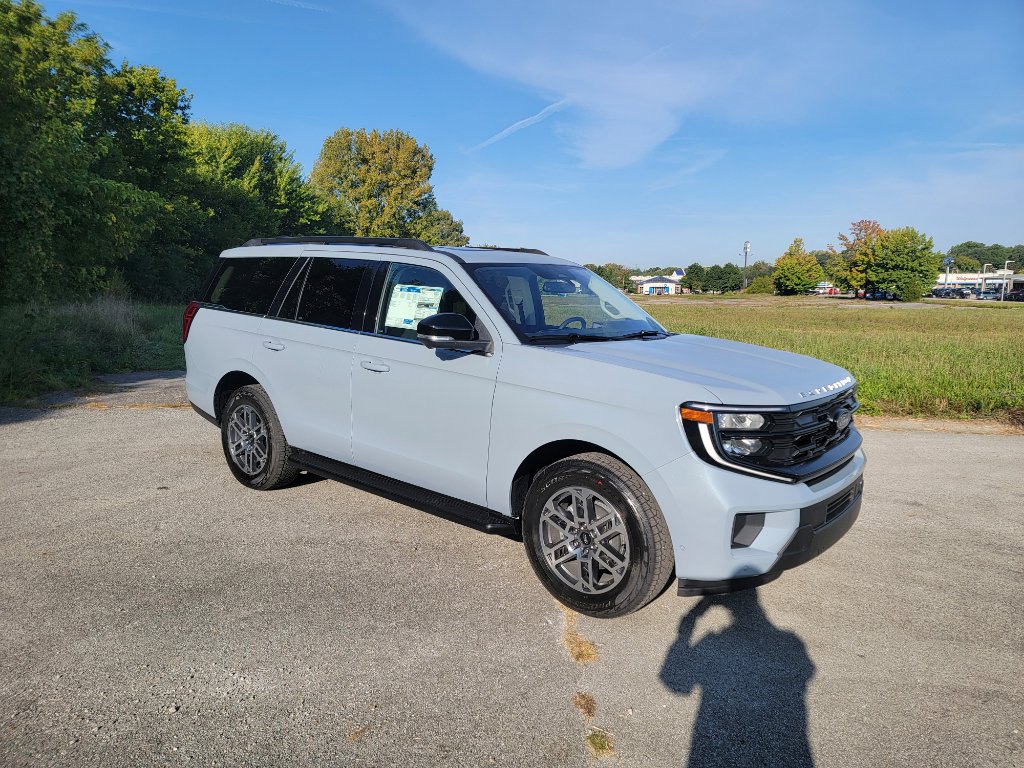 New 2025 Ford Expedition Active image 3